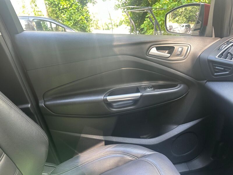 FORD KUGA