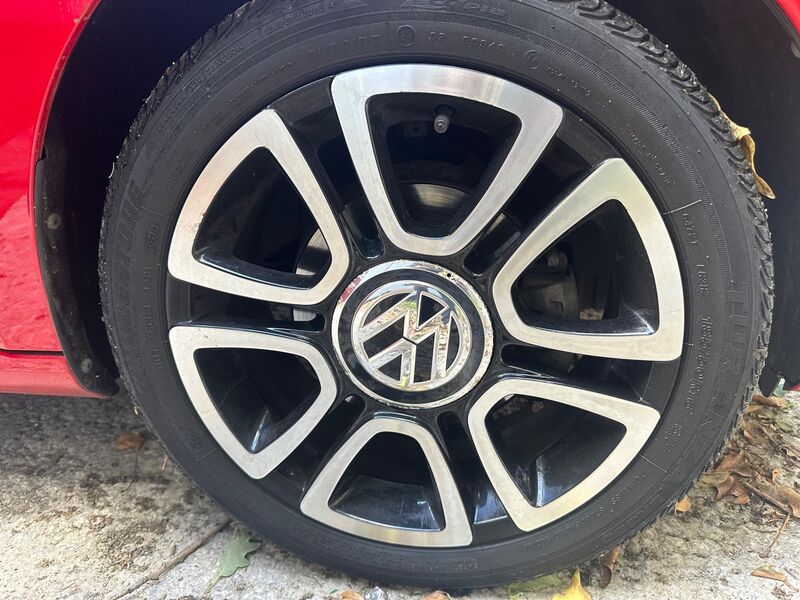 VOLKSWAGEN UP