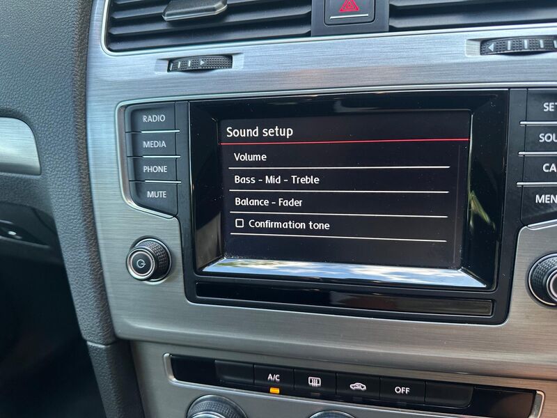 VOLKSWAGEN GOLF