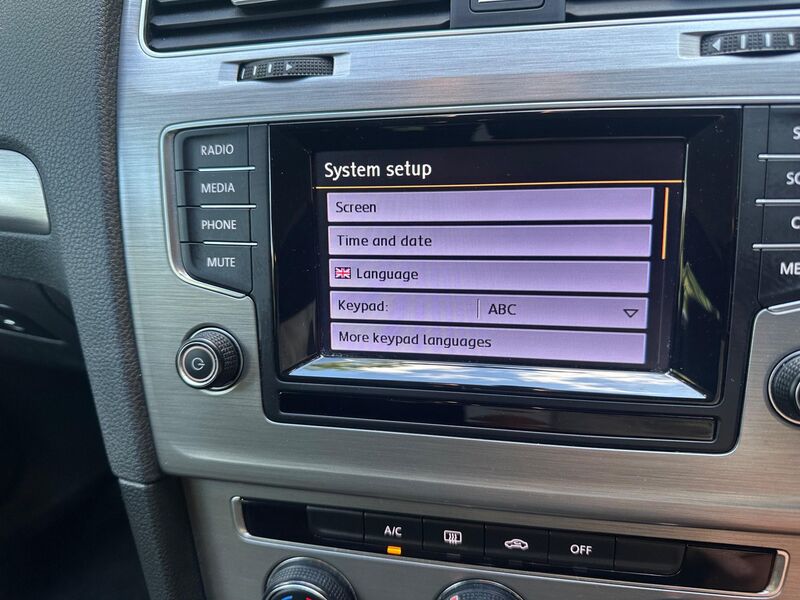 VOLKSWAGEN GOLF