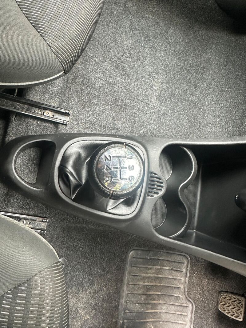 PEUGEOT 107