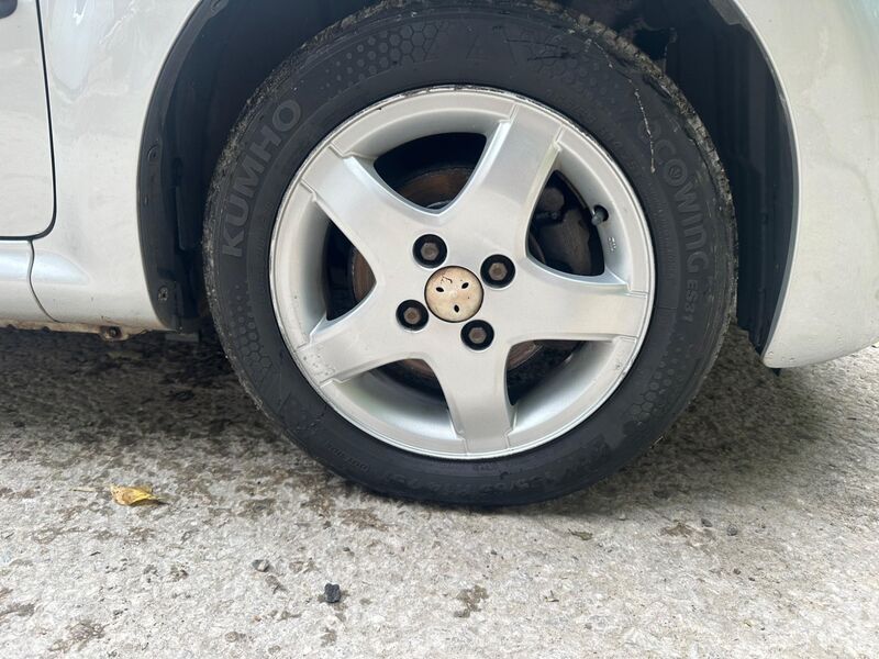 PEUGEOT 107