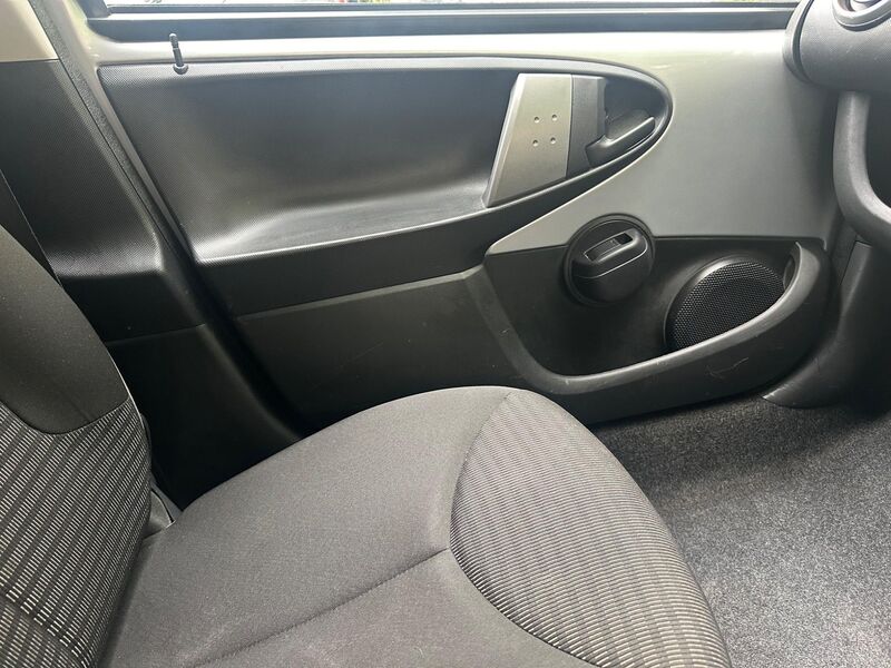 PEUGEOT 107