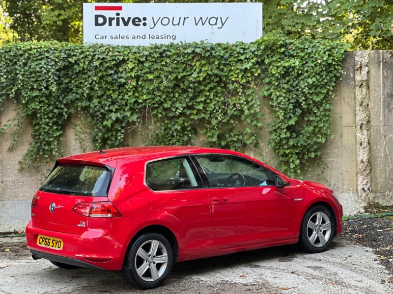 VOLKSWAGEN GOLF