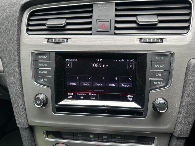 VOLKSWAGEN GOLF