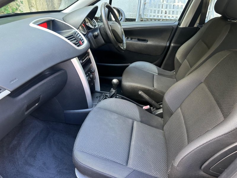 PEUGEOT 207