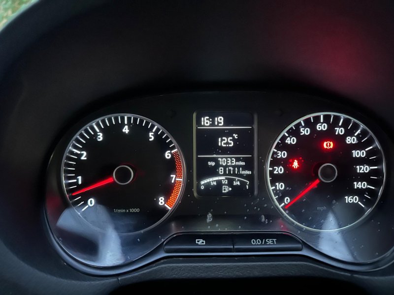 VOLKSWAGEN POLO