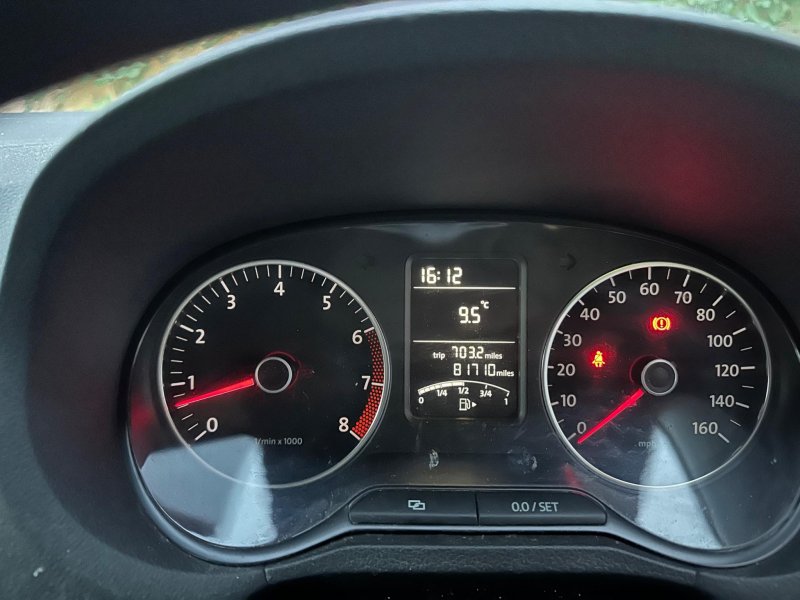 VOLKSWAGEN POLO