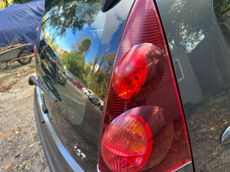 PEUGEOT 107
