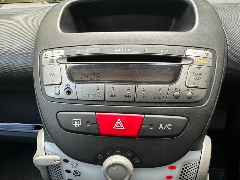 PEUGEOT 107