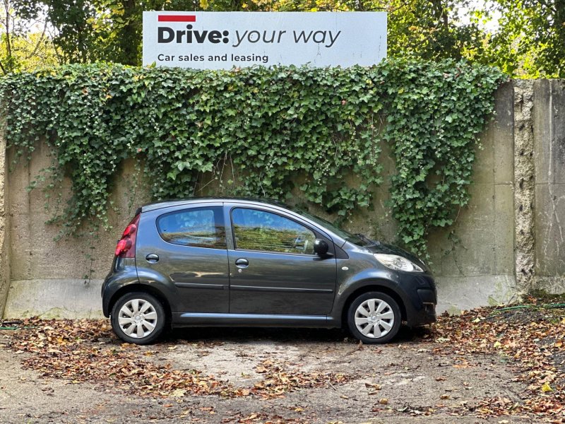 PEUGEOT 107