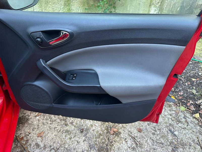 SEAT IBIZA